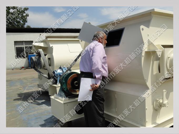 Sadik先生考察雙軸無重力混合機(jī)